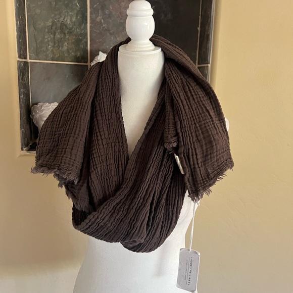 NWT LAUDE the Label Bubble Gauze Scarf in Carob - Picture 4 of 9